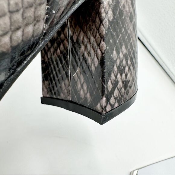 Marc‎ Fisher Women's Retie 2  Gray Leather Snake Skin Look Boots 8M US - Picture 10 of 14